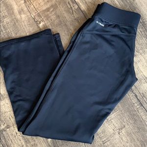 Women’s Columbia fleece lined relaxed fit pants.